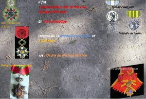 Montage-photo de la dalle funéraire où sont inscrites les décorations correspondantes [ass. MP]